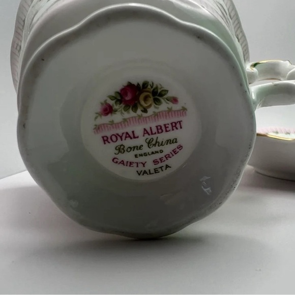 Royal Albert England Valeta Bone China Teacup & Saucer – Pink Floral - Picture 6 of 8